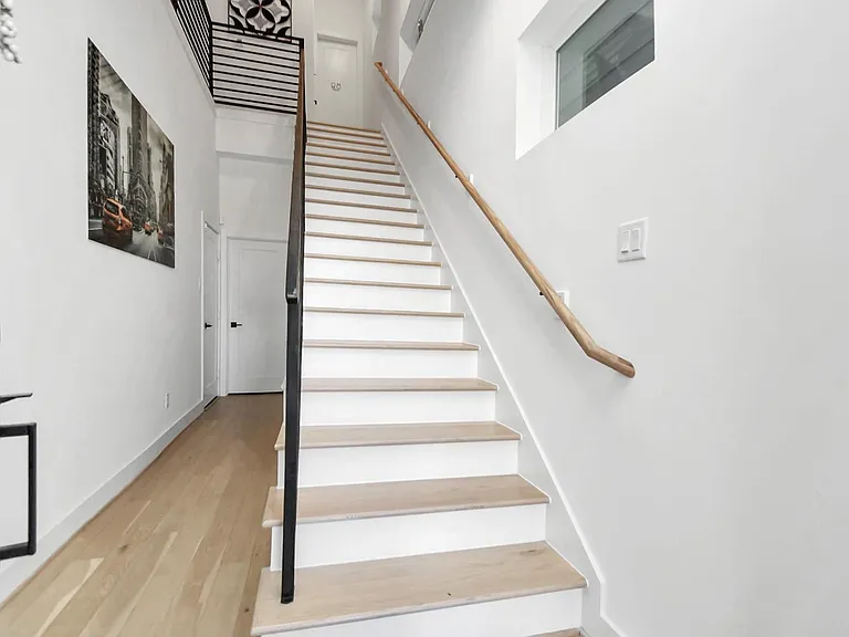 1104 Palmer St — Photo 6