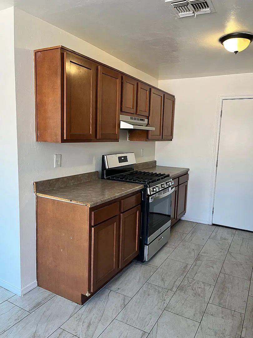 Flowing Wells Apartments — Photo 4
