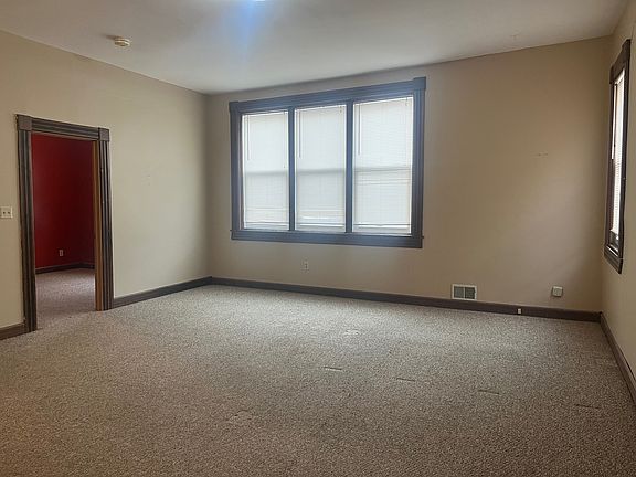 3rd image of 2225 S Kinnickinnic Ave #1