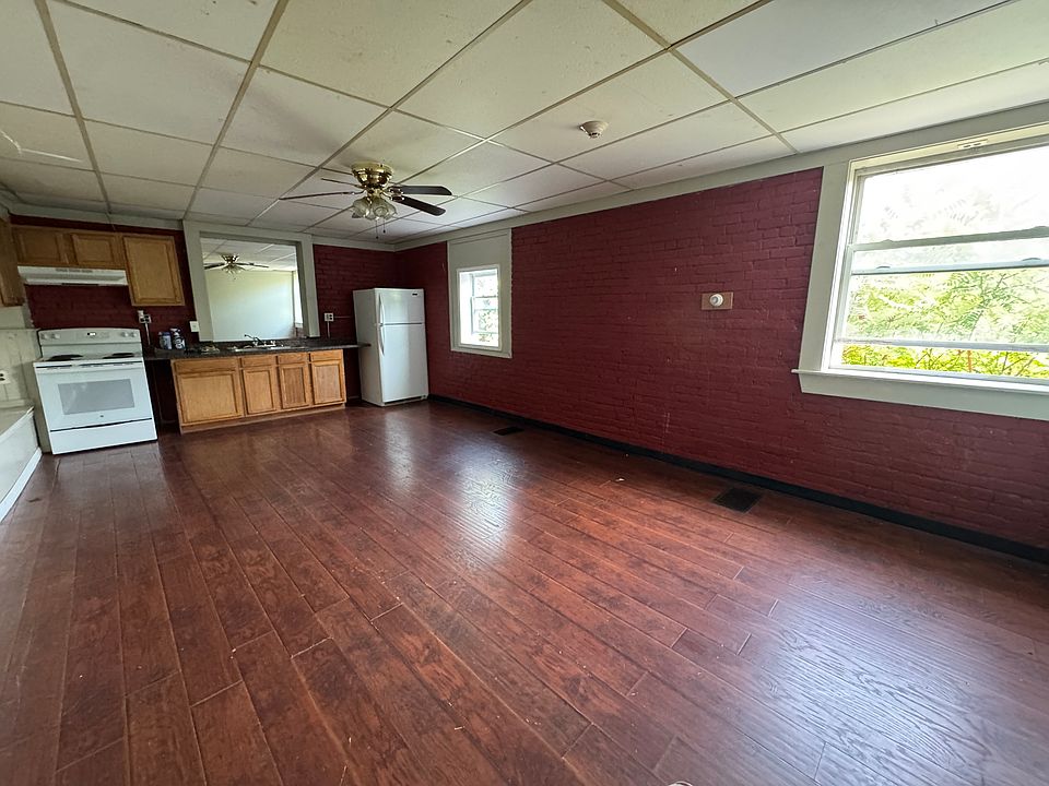 1st image of 460 Broad St #2