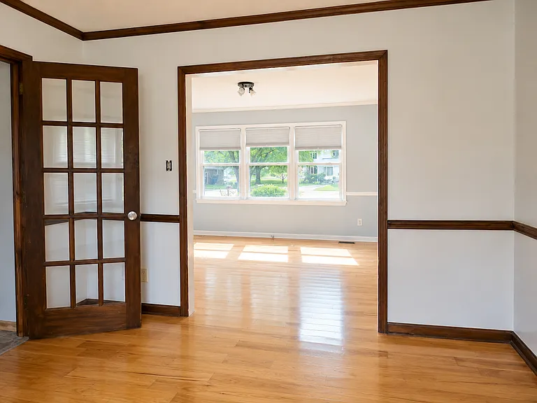 30 Windy Point Dr — Photo 3