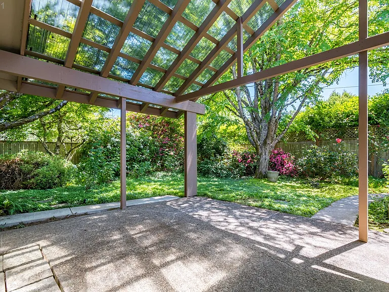 2095 Norwood St — Photo 35