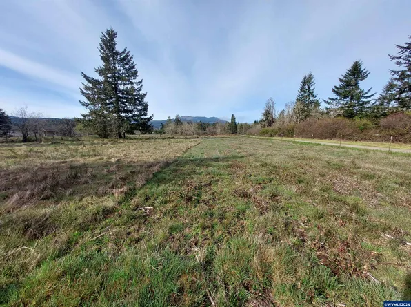 7850 Fire Hall Rd, Grand Ronde, OR 97347