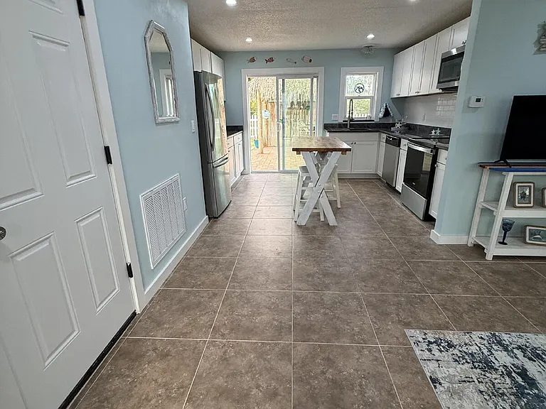 6814 Driftwood Dr — Photo 5