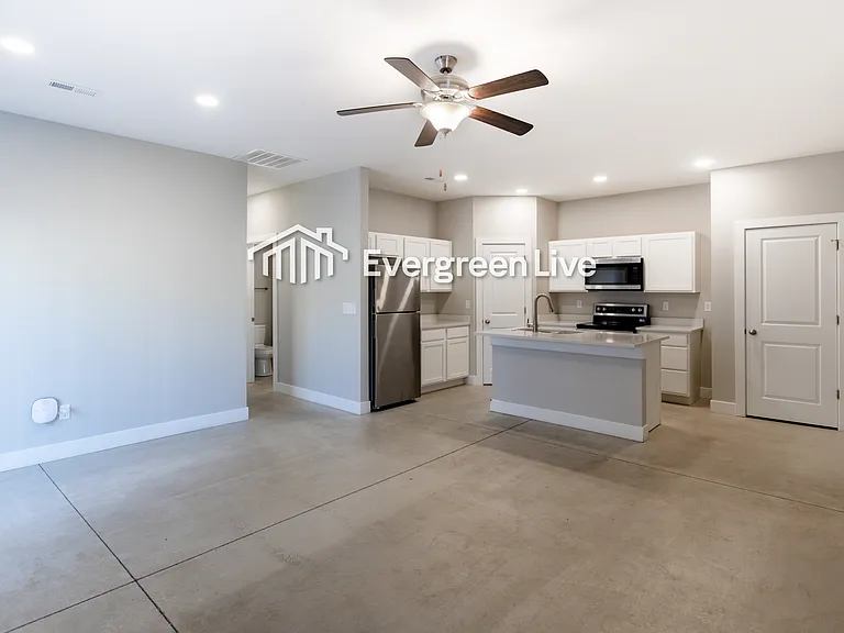 223 E Northern Ct — Photo 6