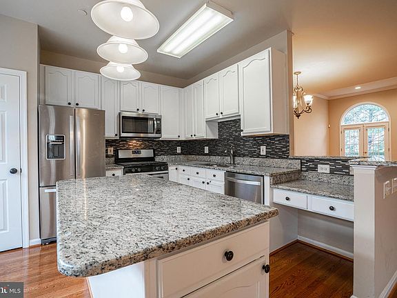 3rd image of 437 Clayton Ln