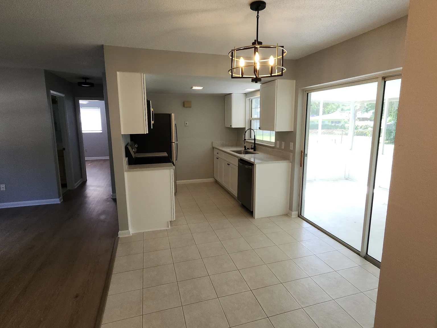 3 bed, 1200 sqft, $2,200 — Photo 4