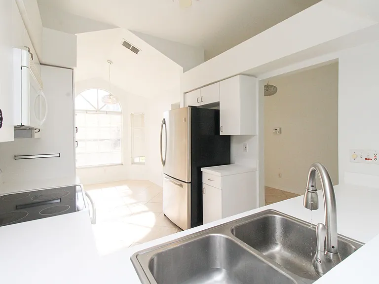 10201 Regent Cir — Photo 15