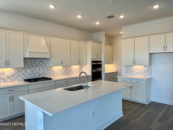 4th image of 377 AMBERWOOD Drive