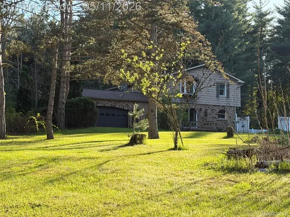 6087 Cyclone Rd, Otter Lake, MI 48464