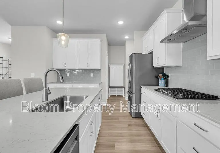 451 Carrara Dr — Photo 17