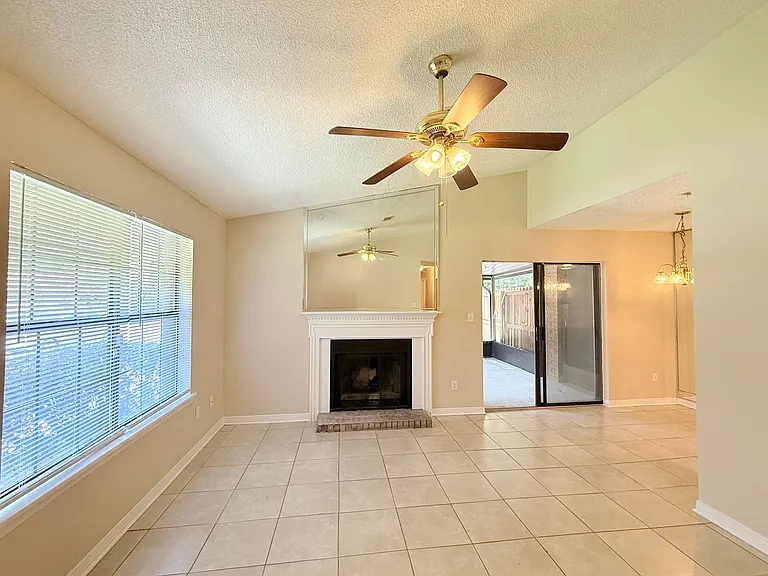 9345 Chisholm Rd #I4 — Photo 3