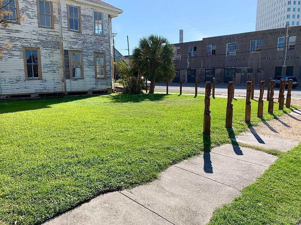 1st image of 302 18th St