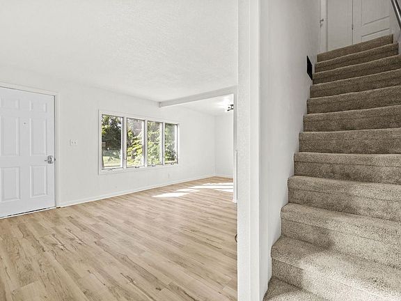 3rd image of 1537 6th St SW