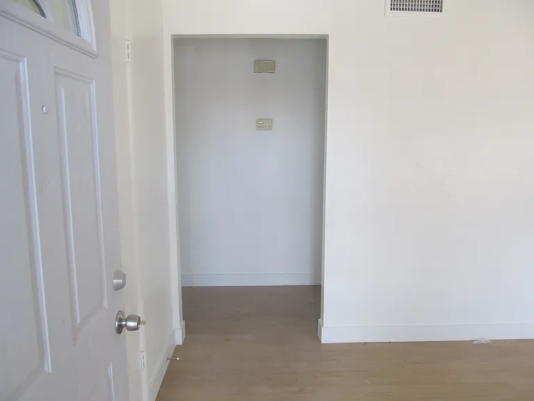 7036 Pinebrook Ct — Photo 3