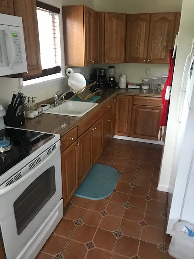 40 Taylor Ave — Photo 2