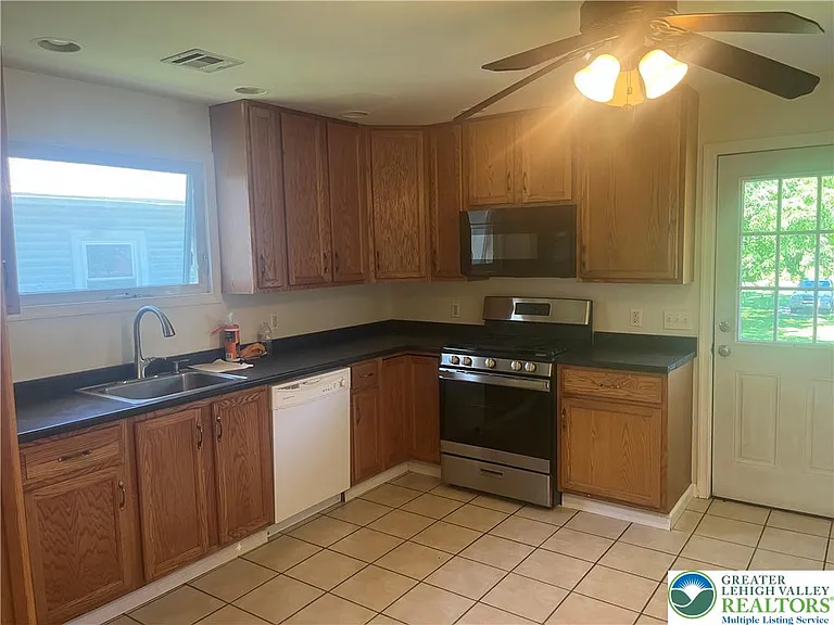 1839 Willow Park Rd — Photo 5