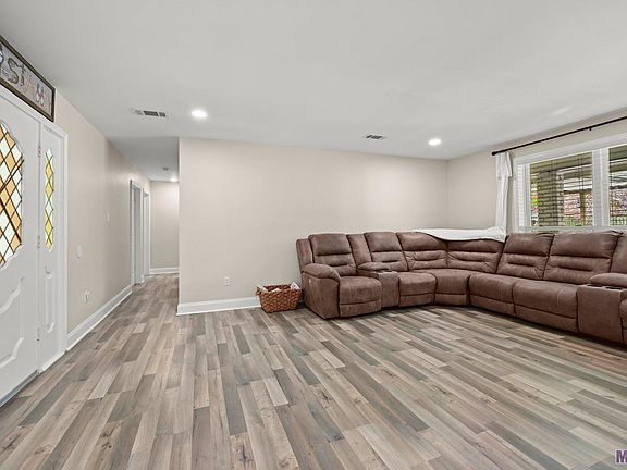 5th image of 6935 Landmor Dr
