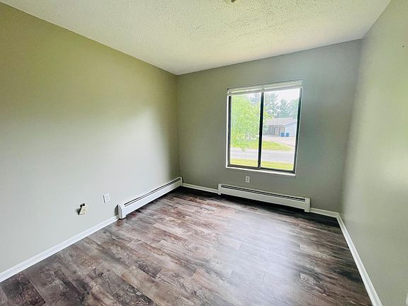 3rd image of 905 Hardwick Dr SE