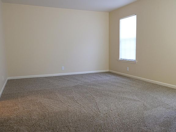 5th image of 126 Academy Sq