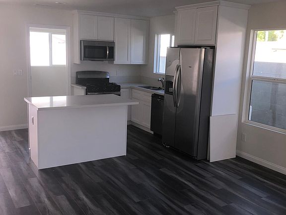 5th image of 3941 Revere Ave