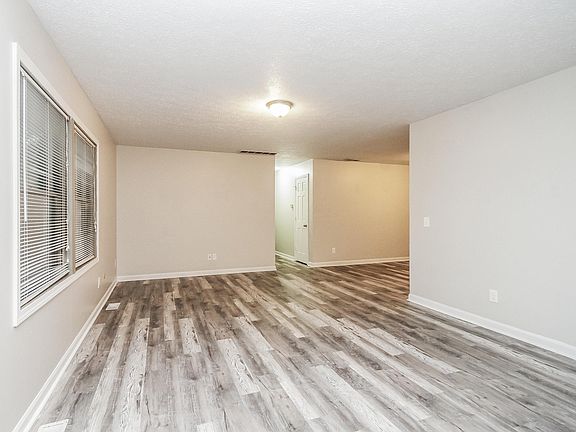 2nd image of 5283 Villa Ct
