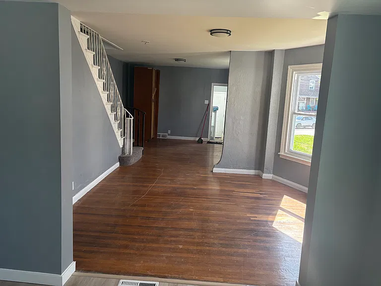 209 S Springfield Rd — Photo 6