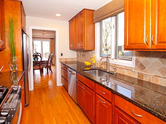 5th image of 51 Stonegate Dr