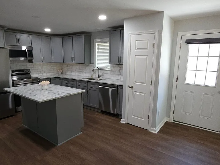 2810 Ashe St — Photo 1