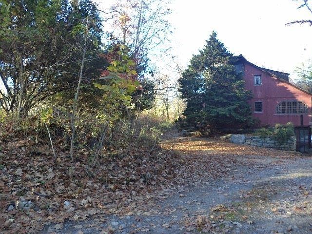 2nd image of 816 Sturges Rd