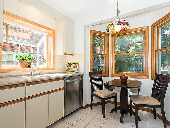 Eat-in Kitchen