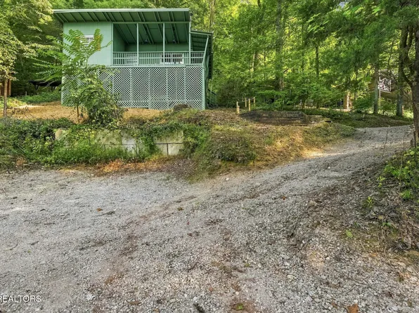 154 White Oak Ln, Caryville, TN 37714