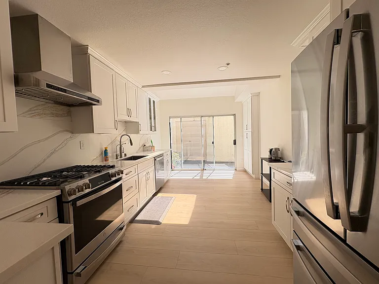 414 Galleria Dr #4 — Photo 12