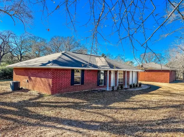 2010 Salt Works Rd, Palestine, TX 75803