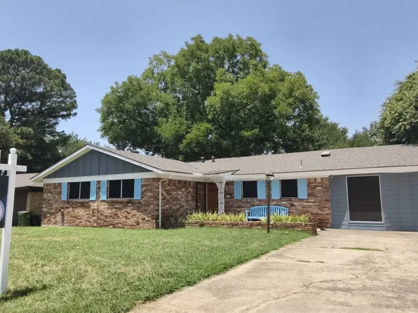 1125 Valley View Dr, Hurst, TX 76053