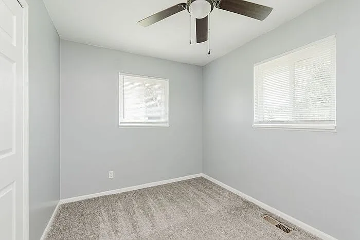 1530 S Drexel Ave — Photo 17