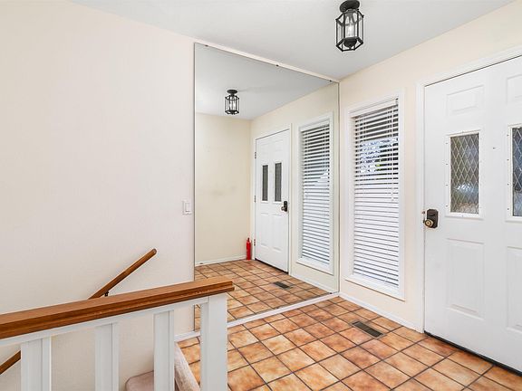 5th image of 30 Esmeralda Pl