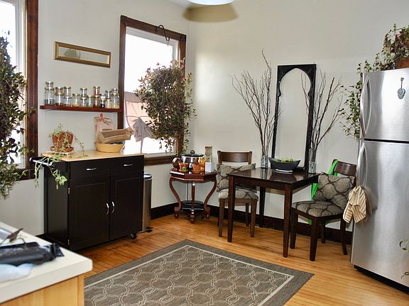 4th image of 4342 N Sawyer Ave APT 2R