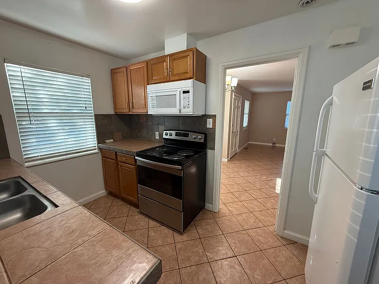 1349 Kenton St — Photo 11