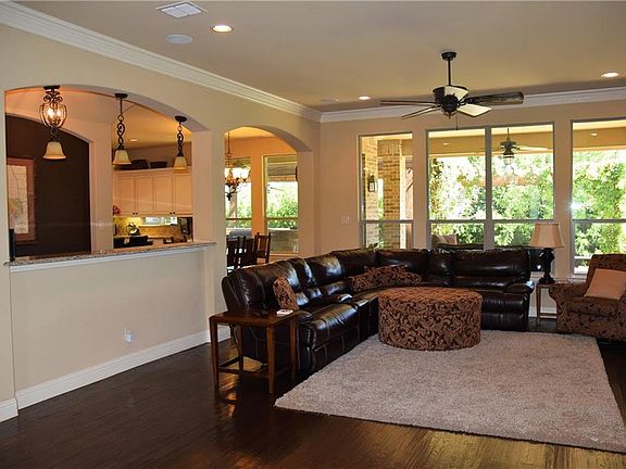 4th image of 2431 Lilyfield Dr