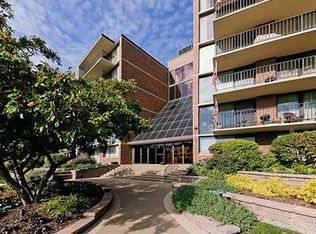 2 S Atrium Way APT 210, Elmhurst, IL 60126