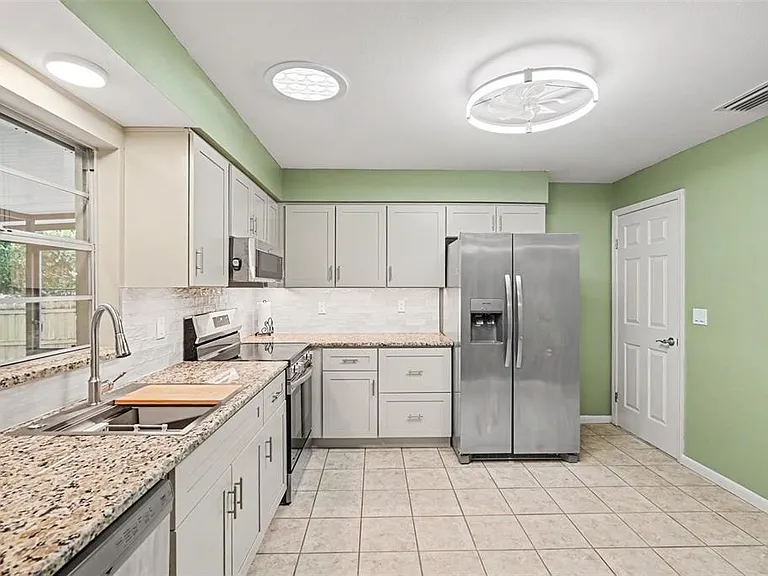 17703 Cranbrook Dr — Photo 11