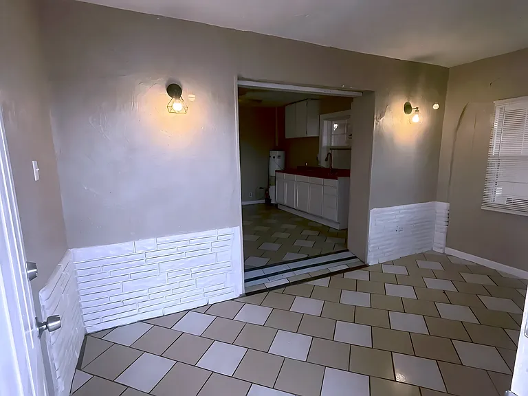 71 N Boone St #1 — Photo 6