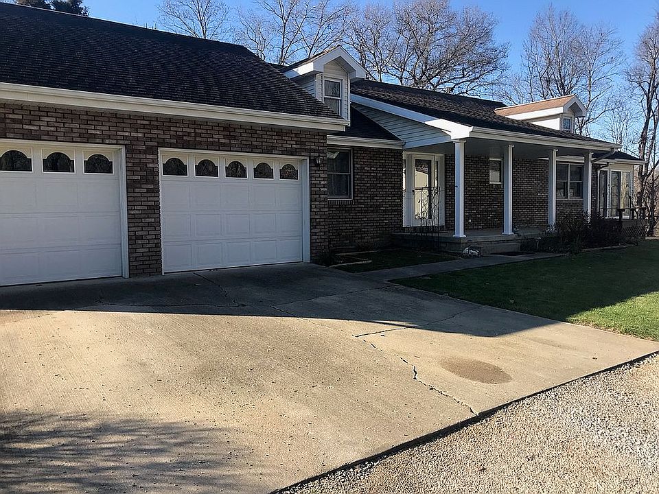 Attached Garage, Front Porch