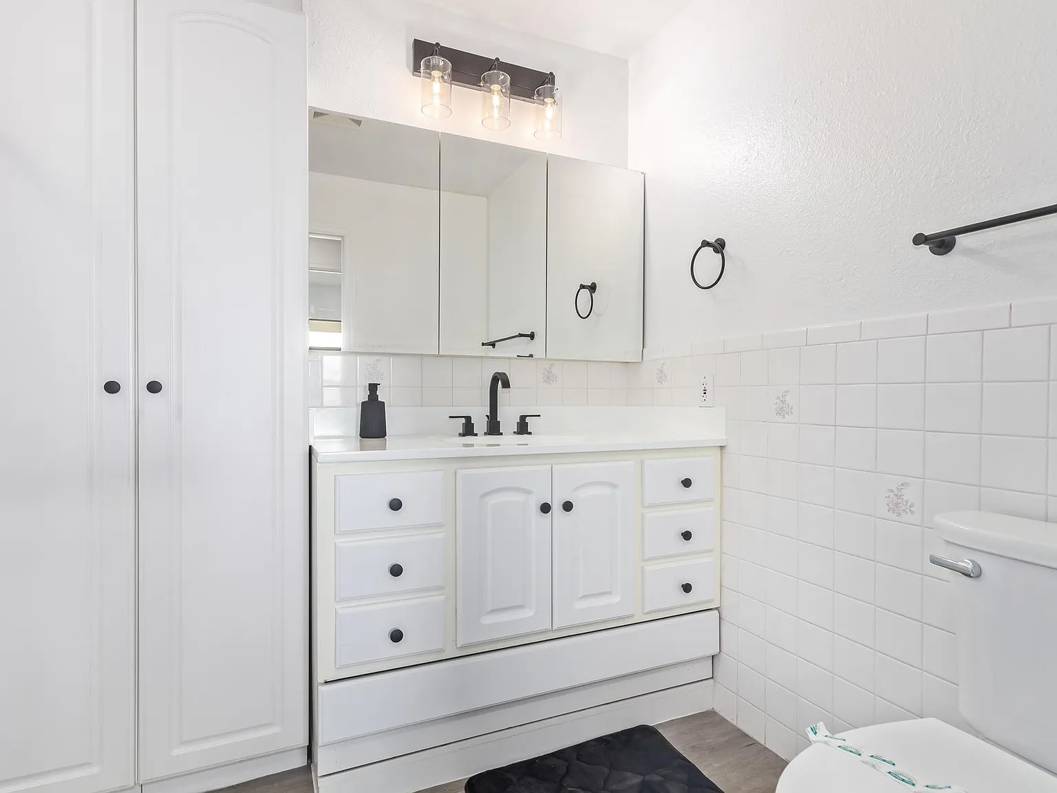 4 bed, 3.0 bath, 2388 sqft, $802 — Photo 3