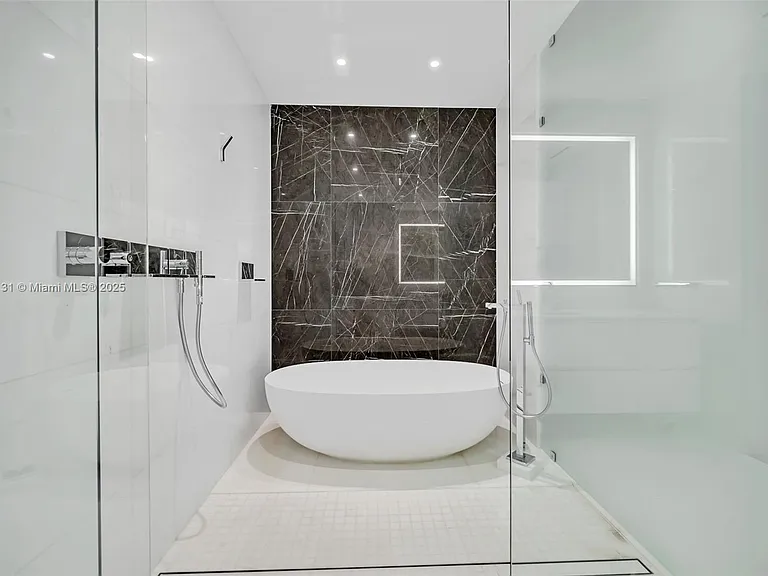 300 Biscayne Blvd #3809 — Photo 10