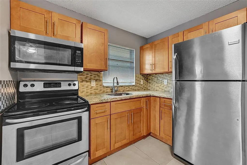 2 bed, 1.0 bath, 609 sqft, $1,800 — Photo 3