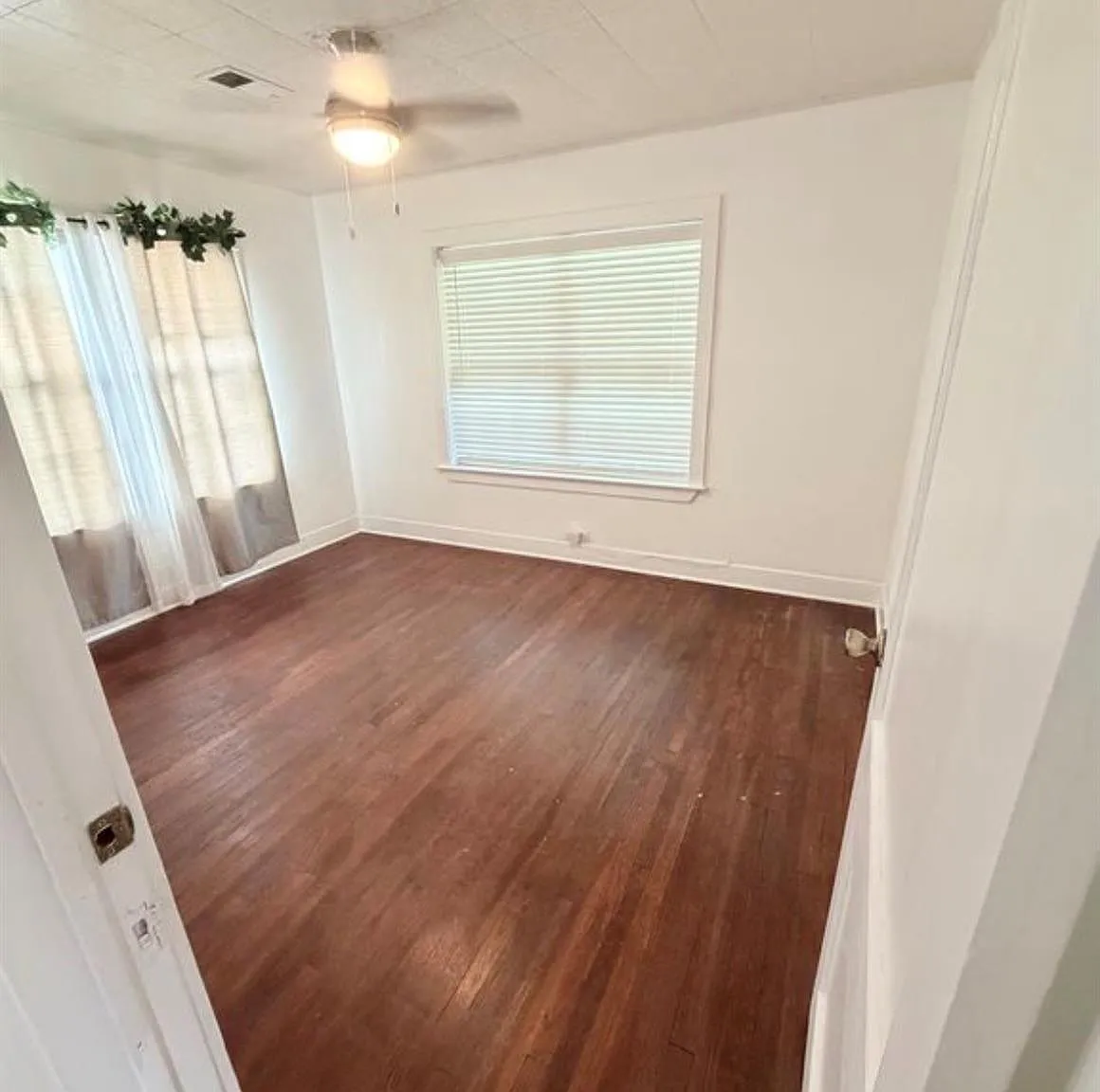 2 bed, 1.0 bath, 996 sqft, $1,600 — Photo 4