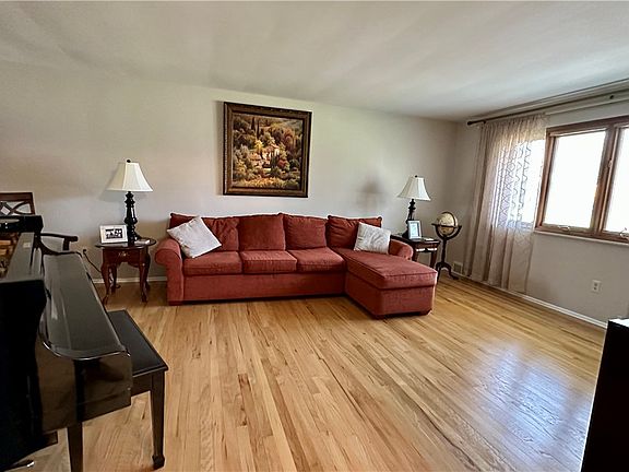 4th image of 348 Fernledge Dr