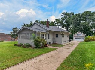 323 Sunset Rd, Waterloo, IA 50701